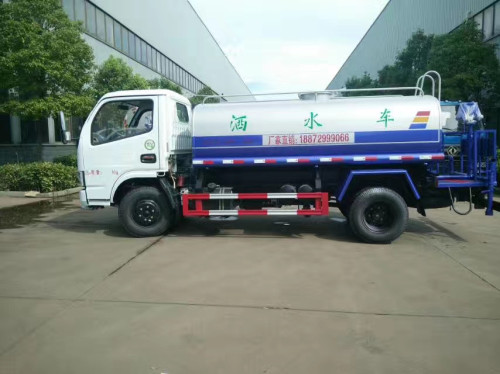 東風(fēng)灑水車 東風(fēng)灑水車