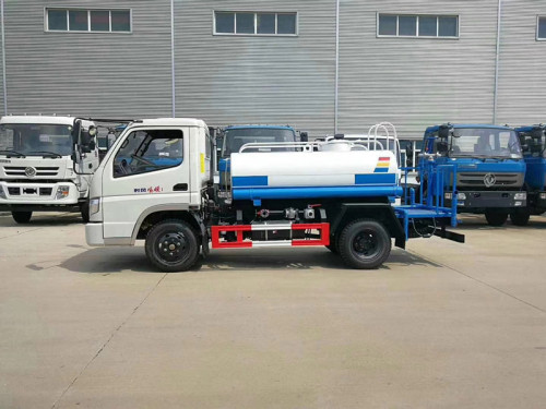 東風(fēng)灑水車廠家 東風(fēng)灑水車廠家