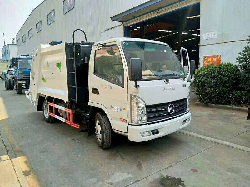 藍(lán)牌壓縮垃圾車的簡介以及主要性能和特點(diǎn) 藍(lán)牌壓縮垃圾車的簡介以及主要性能和特點(diǎn)
