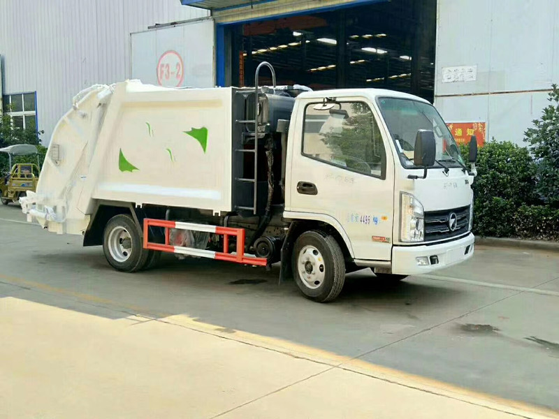 藍(lán)牌壓縮垃圾車的簡介以及主要性能和特點(diǎn) 藍(lán)牌壓縮垃圾車的簡介以及主要性能和特點(diǎn)