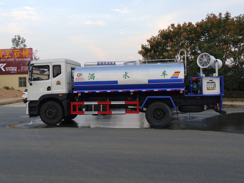 東風T5灑水車帶霧炮 東風T5灑水車帶霧炮