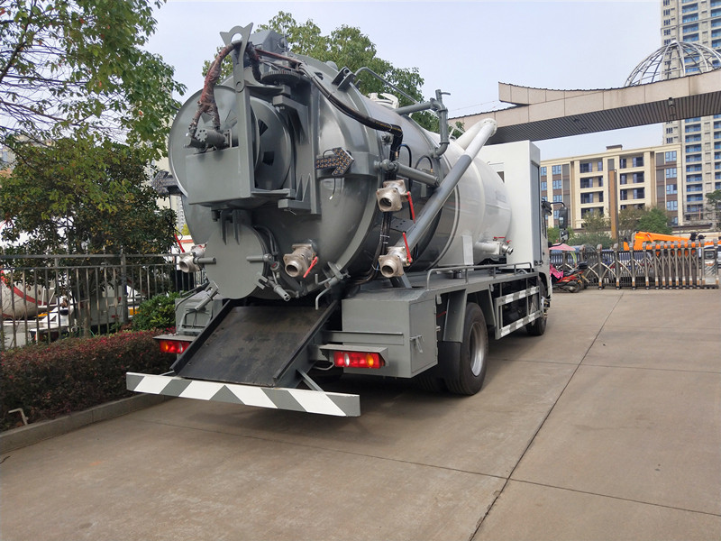 東風(fēng)天錦清水7噸污水9噸清洗吸污車配置-湖北程力吸污車價(jià)格報(bào)價(jià)-湖北程力 東風(fēng)天錦清水7噸污水9噸清洗吸污車配置-湖北程力吸污車價(jià)格報(bào)價(jià)-湖北程力