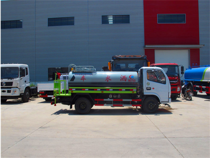 東風(fēng)多利卡灑水車 東風(fēng)多利卡灑水車