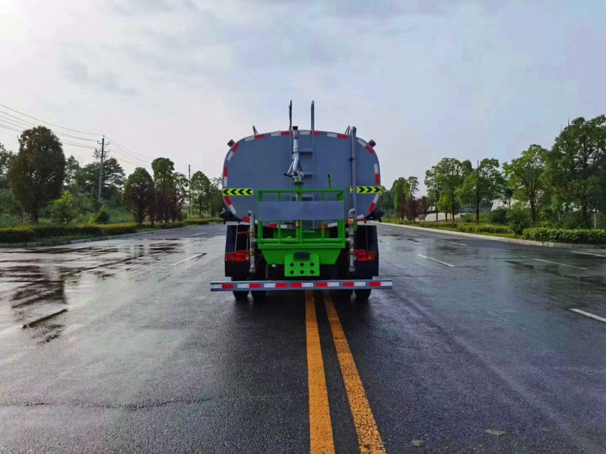 東風(fēng)轉(zhuǎn)底12噸灑水車 東風(fēng)轉(zhuǎn)底12噸灑水車