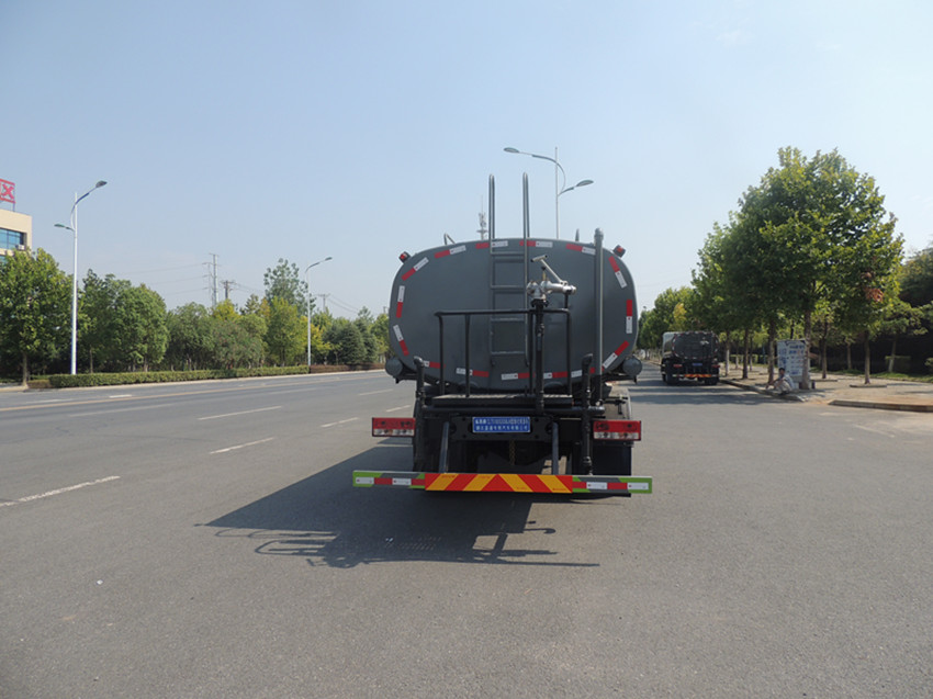 12方灑水車 12方灑水車